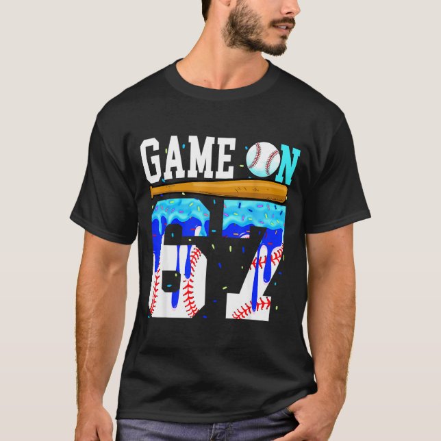 Game On 67 Baseball Drip Six Seven Meme 6 7 Birthd T-Shirt (Vorderseite)