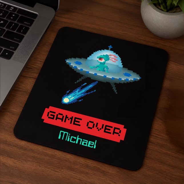 'Game Over' Alien fliegendes UFO Raumschiff, Pixel Mousepad (Von Creator hochgeladen)