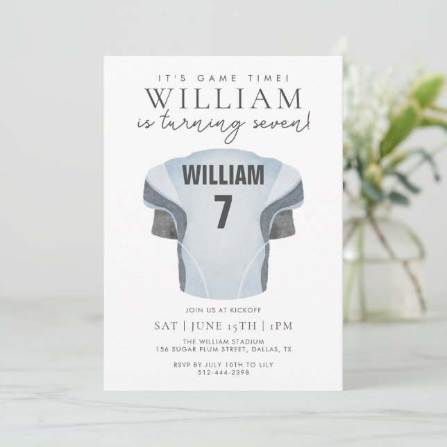 Game Time Football Jersey Birthday  Einladung (Stehend Vorderseite)