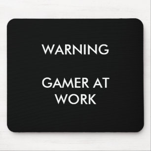 Gamer bei der Arbeit Mousepad