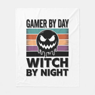 Gamer bei Tag, Hexe bei Nacht Retro-Halloween-Desi Fleecedecke