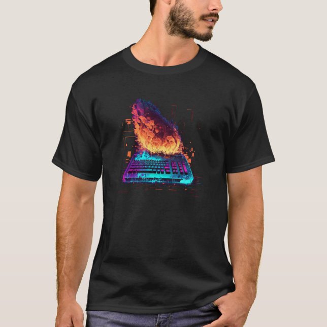 Gaming-Tastatur am Feuer T-Shirt (Vorderseite)