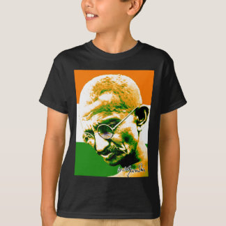 Gandhi in orange Grünem und im Weiß mit Flagge T-Shirt