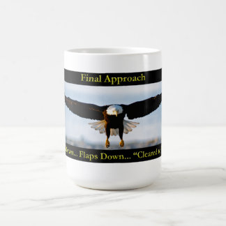 Gang-Abstieg. Klappen unten. Geklärt, um Kaffeetasse