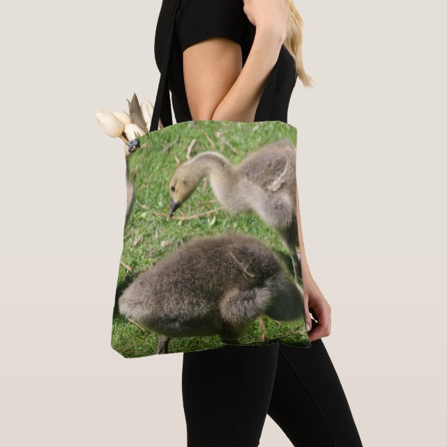 Gänse im Gras Tasche (Von Nahem)