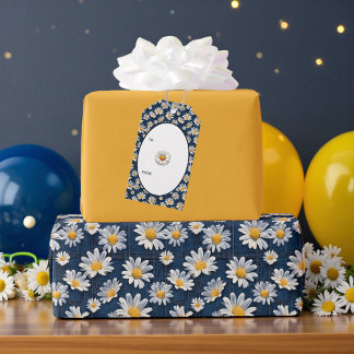 Gänseblümchen auf blauem Denim-Geburtstag Geschenkanhänger