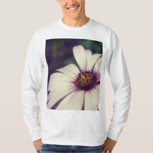Gänseblümchen-Druck. T-Shirt