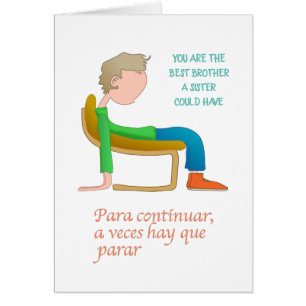 Garçon assis dans une chaise