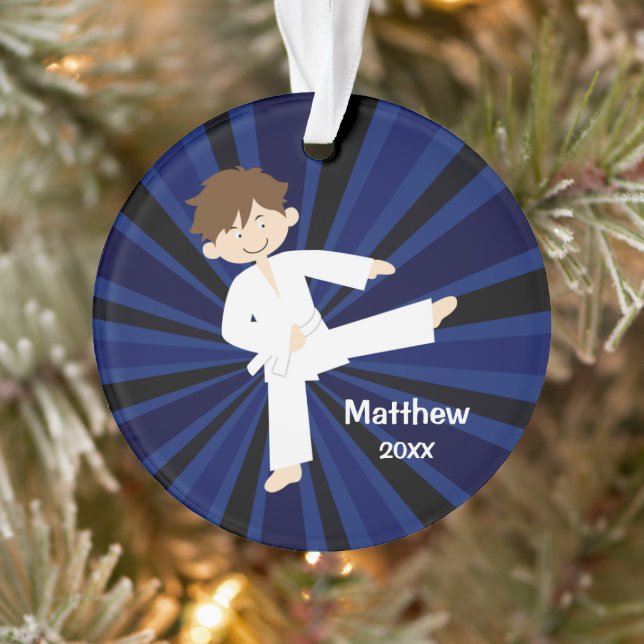 Garçon blanc de ceinture de karaté du Taekwondo (Arbre)
