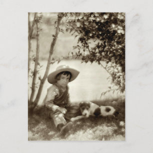 Garçon vintage avec chien au repos carte postale