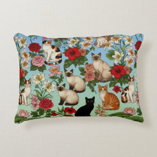 Garden Companions – Floral Cats in Bloom Dekokissen