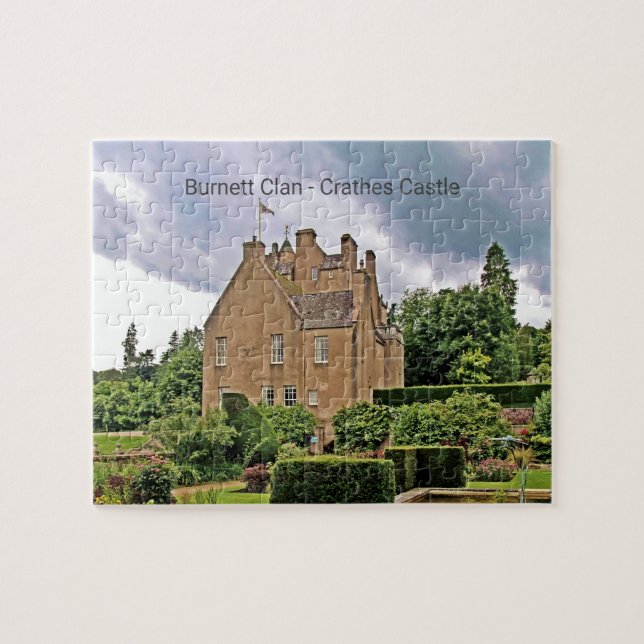 Garden Crathes Castle, Scottish Burnett Clan (Horizontal)