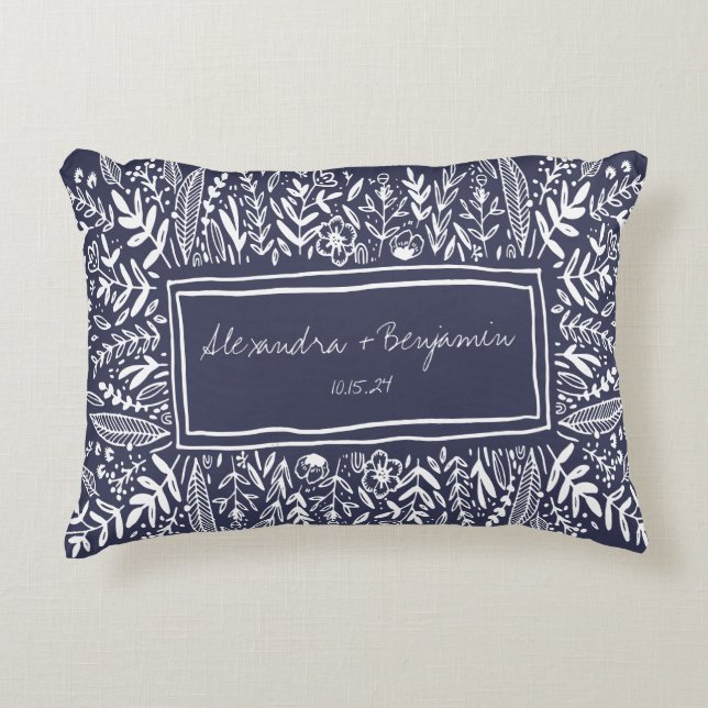 Garden Floral in Blue Border Personalisiert Weddin Dekokissen (Vorderseite)