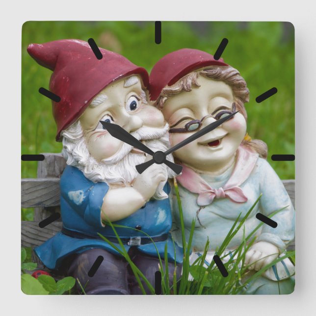 Garden Gnomes Couple Quadratische Wanduhr (Vorderseite)