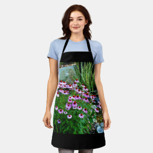 Garden Stream mit Lila Sitzgelegenheiten Schürze