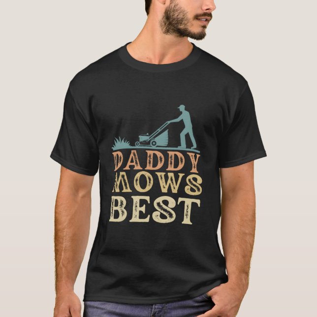 Gardener Vater Daddy Mows Bester Gartenmäher T-Shirt (Vorderseite)