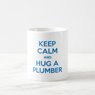 Gardez le calme et étreignez une tasse de plombier