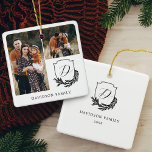 Garland Wreath Monogram Family Foto Gallery Black Keramikornament<br><div class="desc">Genießen Sie die Freude an der Urlaubssaison mit unserer Wintergarten-Foto-Galerie Weihnachten-Monogramm-Ornament. Unser personalisiertes Ornament besticht durch unser handgezeichnet Wintergartendesign mit einem Monogramm-Wappen mit mehreren Fotos, Familiensignatur & Monogramm. Verteilen Sie die Liebe und jubeln Sie diesen Winter mit diesem eleganten Ornament-Design. Entwurf des Moodthology Papers</div>