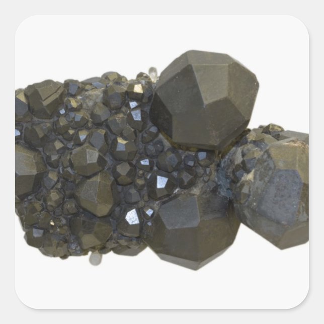 Garnet in natürlicher Form Quadratischer Aufkleber (Vorderseite)
