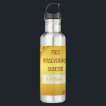 Garrafa de Água Edelstahlflasche<br><div class="desc">Garrafa de água com tons de dourado e personalizável ! Você pode trocar o nome pelo nome de quem você ama! Motivacional, as gavinhas são símbolo de superação e de crescimento. Design desenvolvido a partir de foto autoral, de gavinhas. Foto feita no Brasil</div>