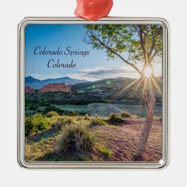Garten des Gottes Bäume Sonnenaufgang Ornament Aus Metall (Vorne)