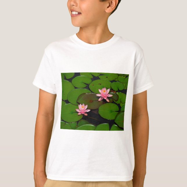 Garten mit Blütenblumen, Rosa Lotus, T-Shirt (Vorderseite)