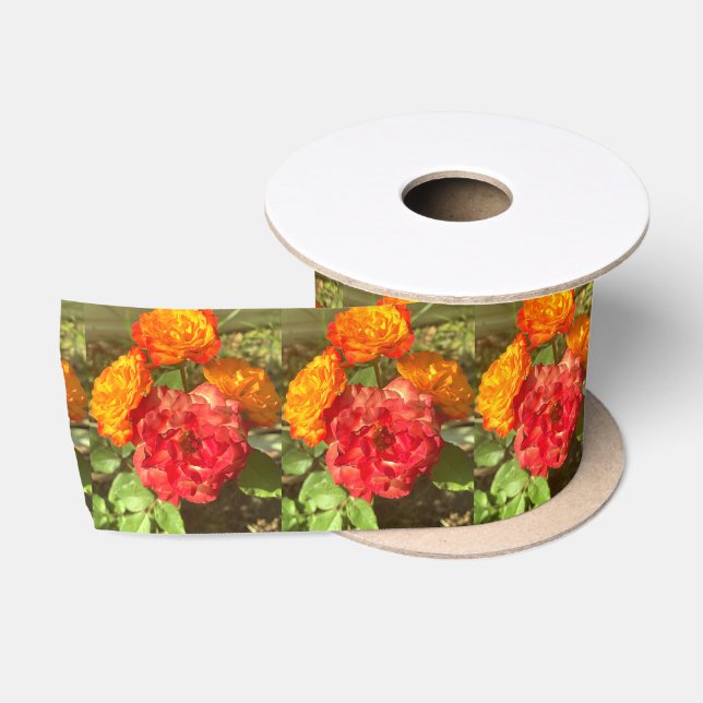 Garten mit orangefarbenen und roten Blumen Satinband (Spule)