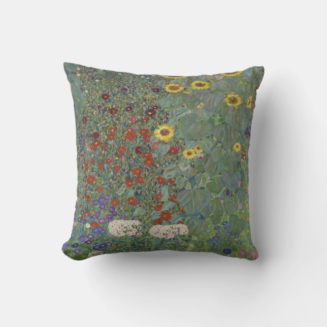 Garten mit Sonnenblumen von Gustav Klimt Kissen (Vorderseite)