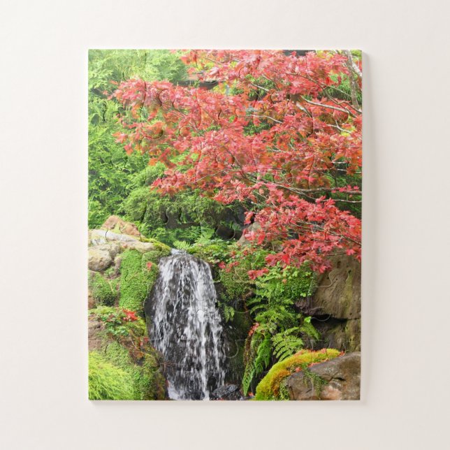 Garten Wasserfall im Herbst (Vertikal)