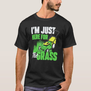 Gartenarbeit 4\Ich bin nur wegen des Grases hier T-Shirt