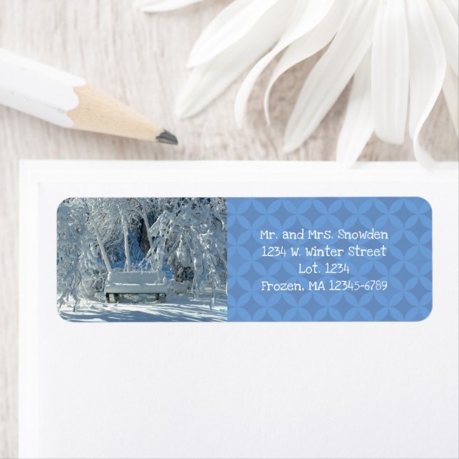 Gartenbank im Schnee / Blaues Muster / Winter / (Insitu)