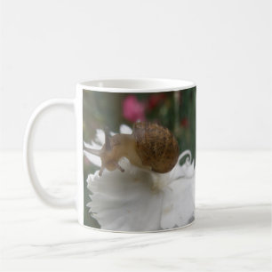 Gartenschnecke und Tasse