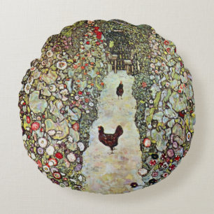 Gartenweg mit Hühnern, Gustav Klimt, Jugendstil Rundes Kissen