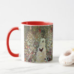 Gartenweg mit Hühnern, Gustav Klimt, Jugendstil Tasse<br><div class="desc">Der Gartenweg mit Hühnern (1916) von Gustav Klimt ist ein Vintages Viktorianisches Kunstmalerei aus der Zeit des Symbolismus. Eine Naturlandschaft mit Hühnern im Garten im Garten der Gartenanlage. Über den Künstler: Gustav Klimt (1862-1918) war ein österreichischer Symbolik-Maler und einer der prominentesten Mitglieder der Wiener Jugendstil-Bewegung.</div>