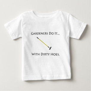 Gärtner machen's... mit schmutzigen Hacken. Baby T-shirt