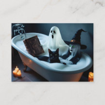 Gästebuch in Badewanne und schwarze Katze in Bubbl