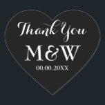 Gastgeschenk Hochzeit in Form eines Schwarzen Herz Herz-Aufkleber<br><div class="desc">Gastgeschenk Hochzeit in schwarzem Herzen dank der Aufkleber. Schwarzweiß oder benutzerdefinierte Hintergrundfarbe. Elegante Skripttypografie. Verwenden Sie als romantische Umschlag Aufkleber / Dichtungen oder als Gastgeschenk Hochzeit-Label für Dankeschön. Niedliche Liebe Symbolform mit stylischem Text. Auch praktisch für andere Anlässe wie z.B. Verlobungsfeier,  Jubiläum etc.</div>