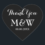 Gastgeschenk Hochzeit in Form eines Schwarzen Herz Herz-Aufkleber<br><div class="desc">Gastgeschenk Hochzeit in schwarzem Herzen dank der Aufkleber. Schwarzweiß oder benutzerdefinierte Hintergrundfarbe. Elegante Skripttypografie. Verwenden Sie als romantische Umschlag Aufkleber / Dichtungen oder als Gastgeschenk Hochzeit-Label für Dankeschön. Niedliche Liebe Symbolform mit stylischem Text. Auch praktisch für andere Anlässe wie z.B. Verlobungsfeier,  Jubiläum etc.</div>