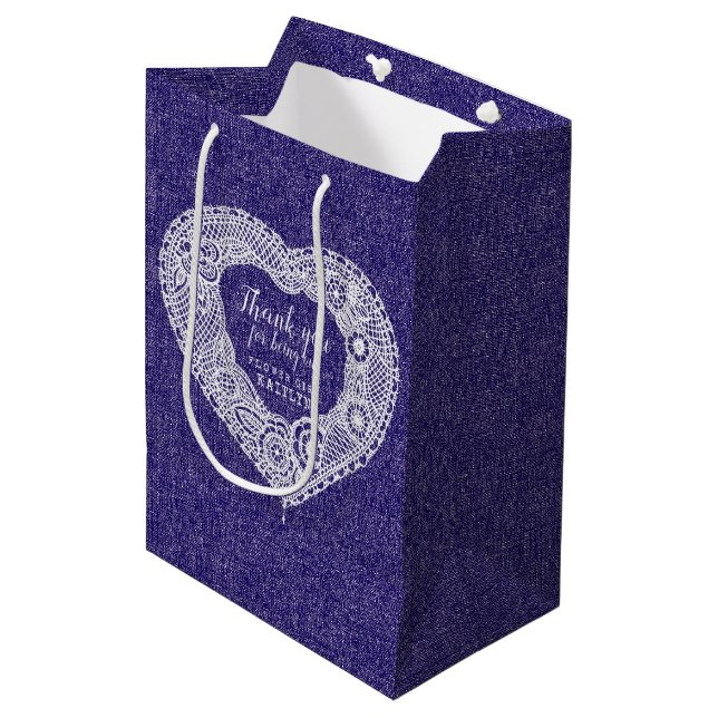 Gastgeschenk Hochzeit mit Oberflächenstruktur und  Mittlere Geschenktüte (Vorderseite Schrägansicht)