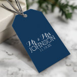 Gastgeschenk Hochzeit Solid Color Navy Blue Geschenkanhänger<br><div class="desc">Eine fette Farbe mit schicken Schriftart macht aus einem Statement-Stück für Empfang-Favoriten. Elemente können leichter angepasst werden, wenn Sie zuerst alle Foto und Texte ersetzen. Wenn Ihre Kunst noch angepasst werden muss, klicken Sie auf die Schaltfläche Diese anpassen. Das bringt Sie zu einem Designbereich, wo Sie Dinge bewegen und sogar...</div>