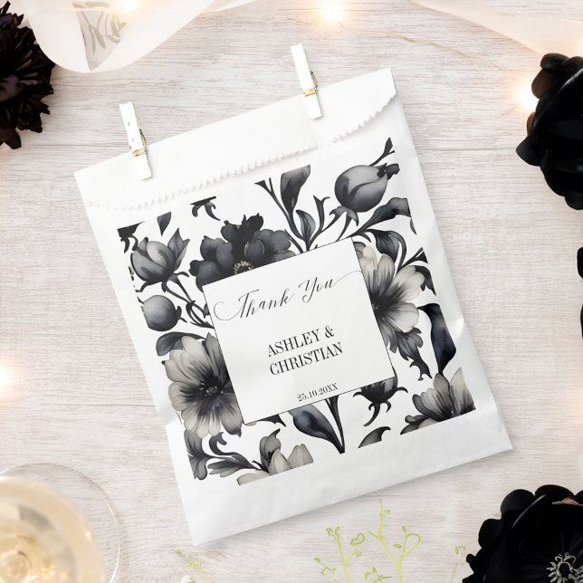 Gastgeschenke Hochzeiten schwarz-weiß Geschenktütchen (Wedding favors black and white wedding themed personalized  favor bag black vintage flowers)