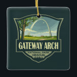 Gateway Arch Nationalpark Illustration Retro Art Keramikornament<br><div class="desc">Gateway Arch Vektorgrafik Design. Der Gateway Arch National Park ist ein amerikanischer Nationalpark,  der sich in St. Louis,  Missouri,  in der Nähe des Ausgangspunkts der Lewis- und Clark-Expedition befindet.</div>