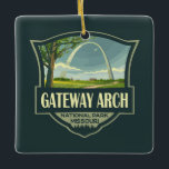 Gateway Arch Nationalpark Illustration Retro Art Keramikornament<br><div class="desc">Gateway Arch Vektorgrafik Design. Der Gateway Arch National Park ist ein amerikanischer Nationalpark,  der sich in St. Louis,  Missouri,  in der Nähe des Ausgangspunkts der Lewis- und Clark-Expedition befindet.</div>