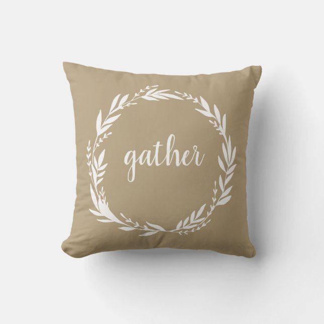 Gather Welcome Wreath Tan Throw Kissen (Vorderseite)