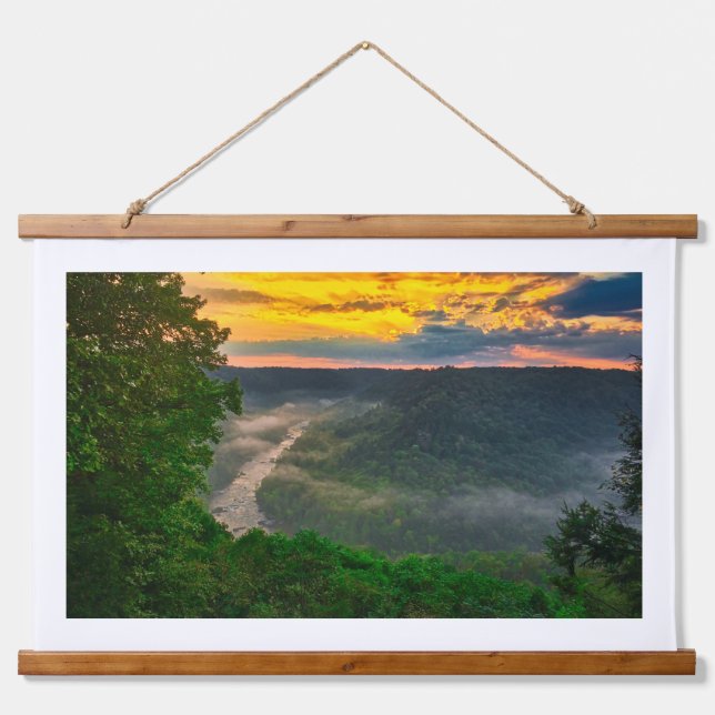 Gauley River Sunrise Wandteppich Mit Holzrahmen (Vorne)