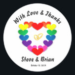Gay Lesbian Custom Wedding Favor Round Stickers<br><div class="desc">Rainbow Farbherzen   Hochzeitsringe personalisierte Gay Lesbian Custom Wedding Favors. Teilen Sie uns Ihre Liebe mit und bedanken Sie sich bei Familie und Freunden!</div>