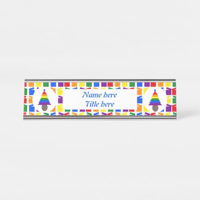 Gay Men Rainbow Christmas Tree und Presents Schreibtischnamensplakette (Vorderseite )