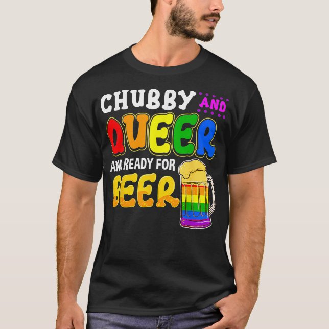 Gay Pride Chubby Que Bereit für Bier Rainbow LGB T-Shirt (Vorderseite)