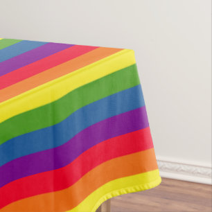 Gay Pride mit farbenfroher Regenbogenflagge Tischdecke