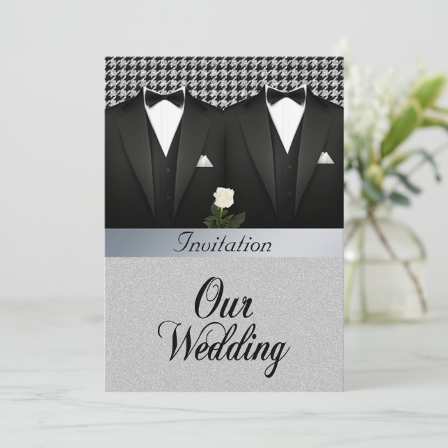 Gay Wedding Einladung mit Tuxedo und White Rose (Stehend Vorderseite)